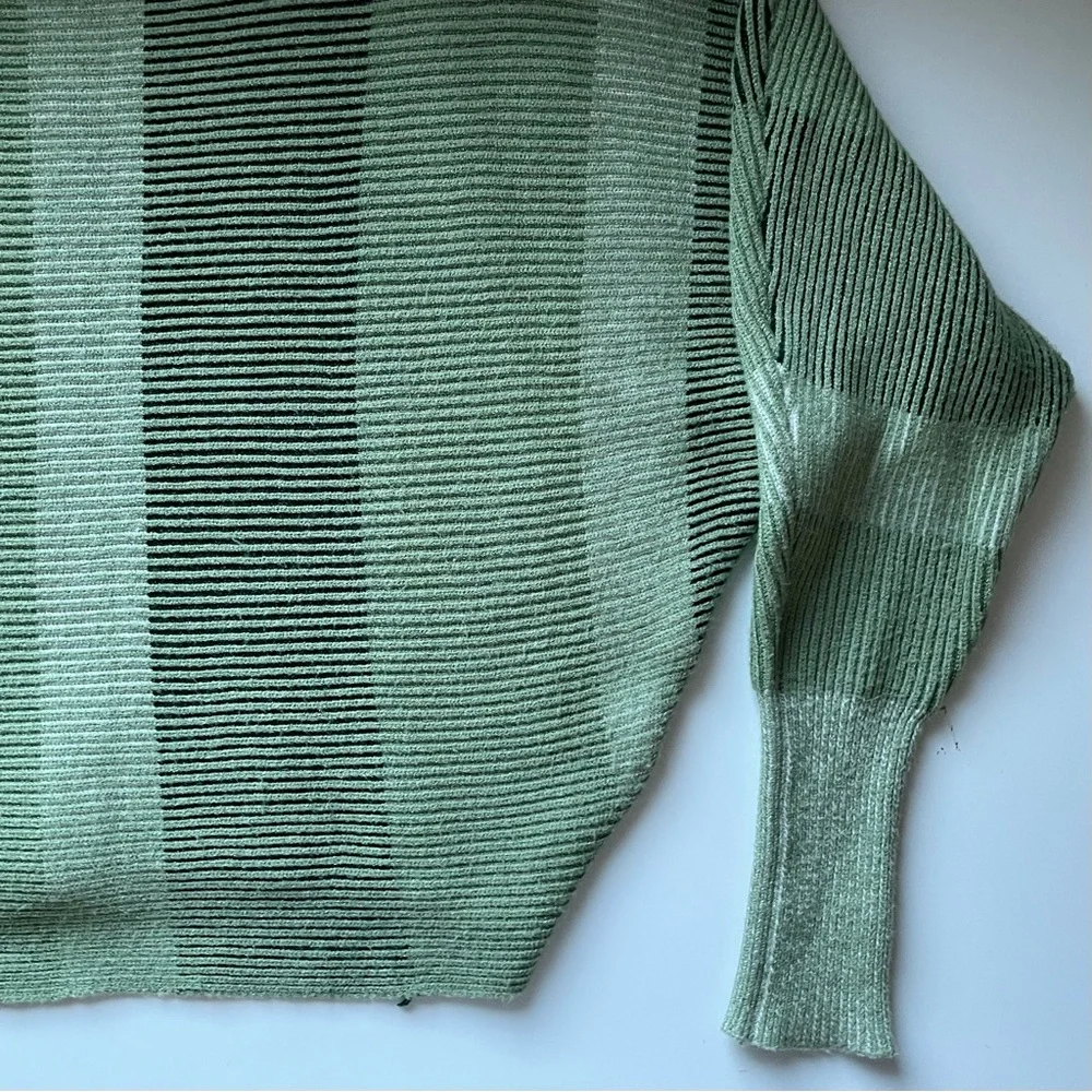 Philosophy Cropped Sweater - Republic Clothing - Size Medium - Picture 5 of 12